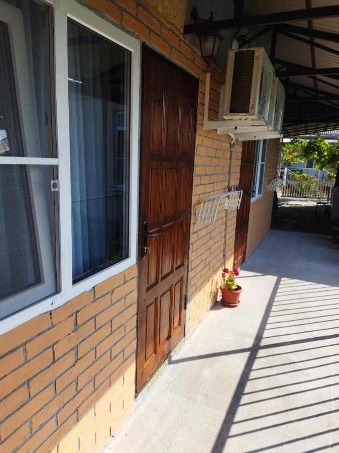 Гостевой Дом Ксения Hotel Sukhumi Luaran gambar